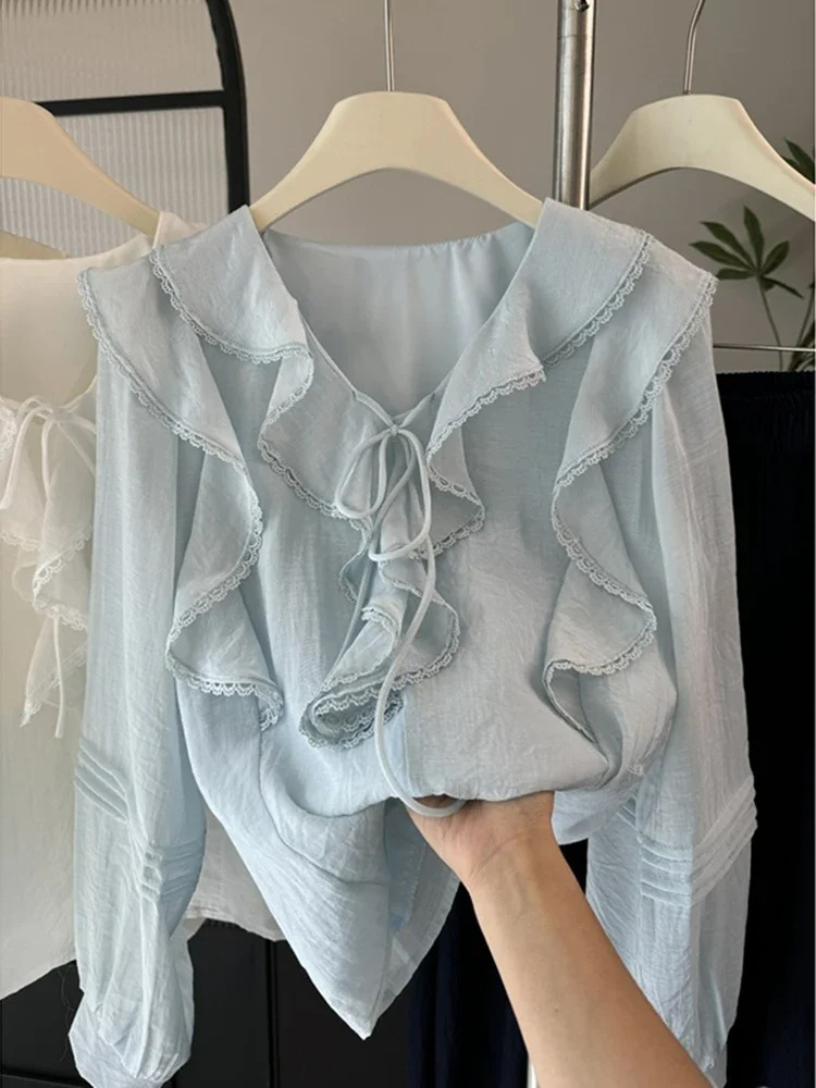 Blouses - Francuska bluzka z dekoltem w serek,